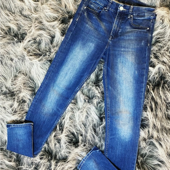 Custom designed blue jeans with rocker studded back pocket - Picture 5 of 5